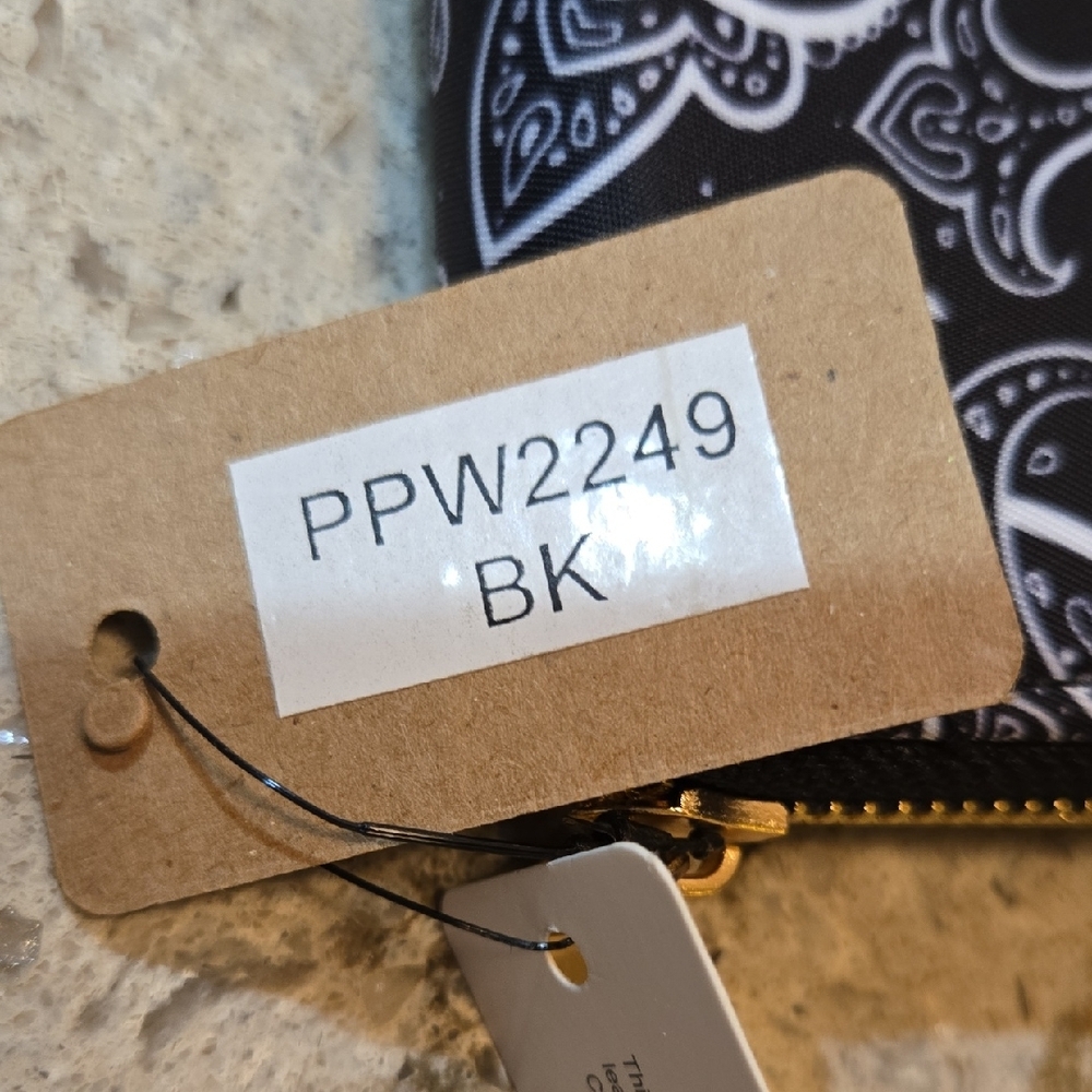 Paisley Patterned Zip Wallet - Picture 4 of 13